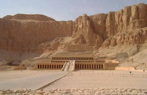 Луксор, Храм древнеегипетской царицы Хатшепсут в Египте